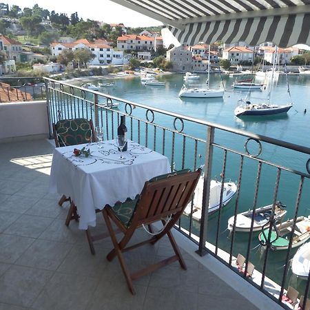 Direct At Sea Apartment Postira Bagian luar foto