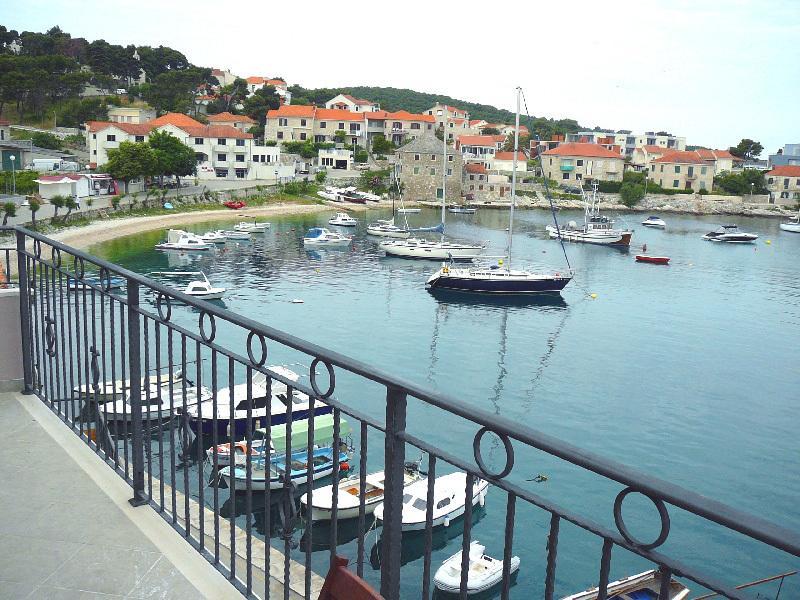 Direct At Sea Apartment Postira Ruang foto