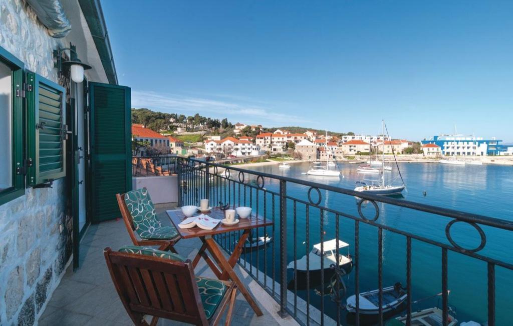 Direct At Sea Apartment Postira Bagian luar foto